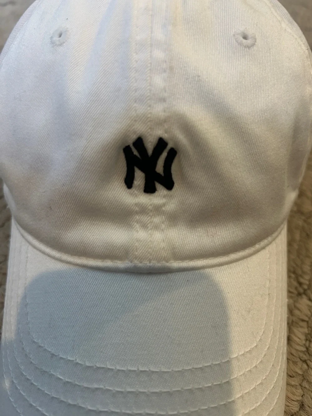 New York Yankees White Baseball Cap with Navy Logo-Flex fit